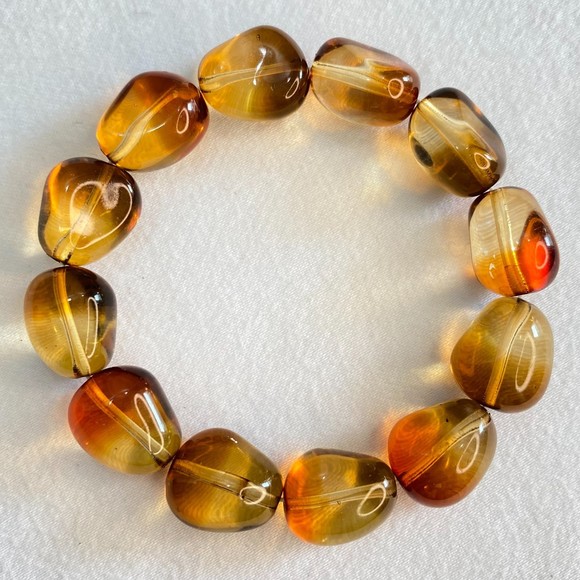 Stretch Bracelet Amber Color Glass Irregular Shaped Beads - Picture 4 of 6
